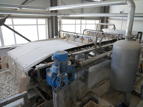 博宇环保-橡胶带式真空过滤机-山东烟台碳酸钙脱水现场